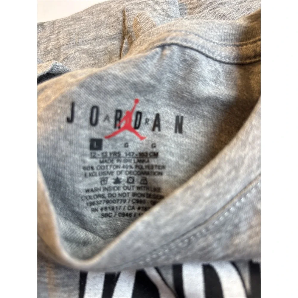 AIR JORDAN Jump Man  Graphic Print Short Sleeve T Shirt Boy's‎ LARGE 12-13 Grey